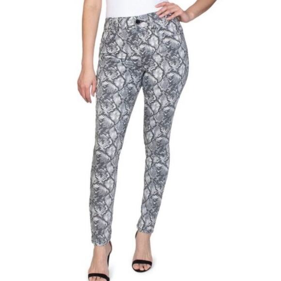 NWOT Seven7 Snake Print Tummyless High-Rise Skinny Jeans Sz 8 Stretch Denim - Picture 1 of 14